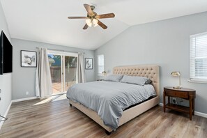 4 bedrooms, iron/ironing board, WiFi