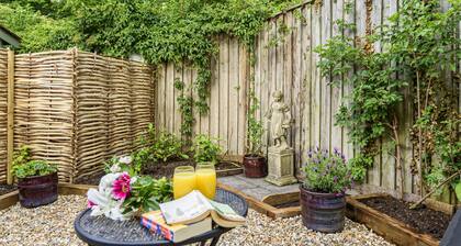 Jasmine Cottage- one bed apartment in one of the oldest cottages in the village.