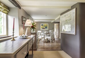 Interior - Jasmine Cottage- one bed apartment in one of the oldest cottages in the village. (Iwerne Minster)
