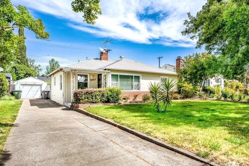 Ultimate East Sacramento Haven-Ideal Location