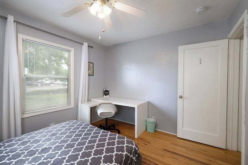 4 bedrooms, iron/ironing board, travel crib, WiFi (free)
