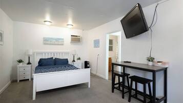 4 bedrooms, iron/ironing board, travel crib, WiFi (free)