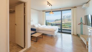 Basic Room, 1 Bedroom (Pound (Ocean view / 2cheung)) | 1 bedroom, free WiFi - Sokcho Donbangseock Pension (Sokcho)