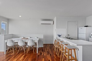 Dining - Panoramic Beach house, modern & immaculately presented to sleep up to 10 guests (Carrickalinga)