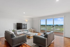 Smart TV, books, stereo