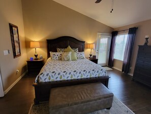 4 bedrooms, desk, iron/ironing board, free WiFi