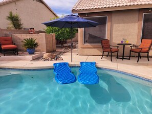 Outdoor pool - Beautiful 4Br 2Ba, Pool, Heated Spa. Restaurants and Shopping nearby (Goodyear)