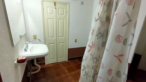 Habitació estàndard, 2 llits de matrimoni | Lavabo