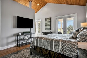 5 bedrooms, iron/ironing board, WiFi, bed sheets