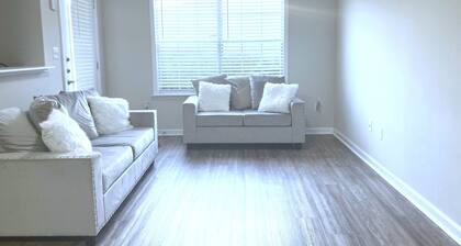 Lovely 1 Bed Room unit with Free Parking