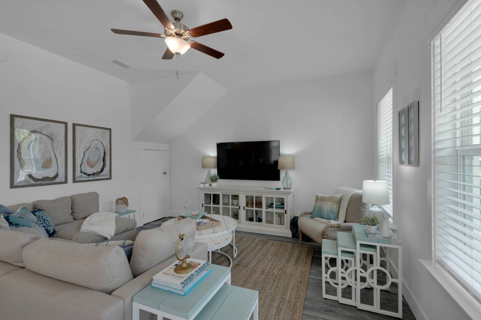 FREE Golf Cart! Community pool/Screened-in balcony/Walk or Bike to Beach & restaurants/New home/WiFi