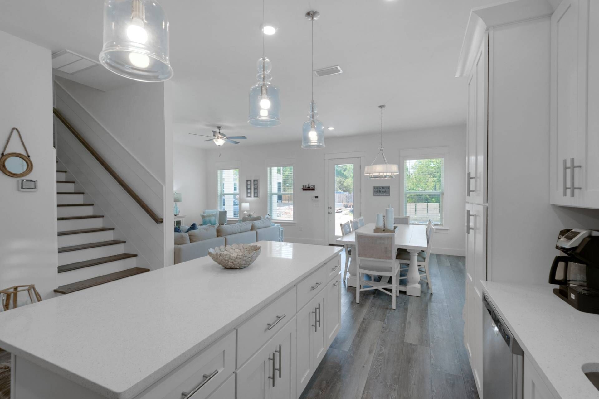 FREE Golf Cart! Community pool/Screened-in balcony/Walk or Bike to Beach & restaurants/New home/WiFi