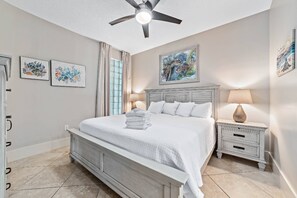 3 عدّة غرف نوم ومكواة/لوح كي وخدمة الإنترنت وملاءات أسرّة