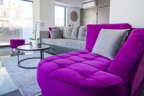 Smart TV, fireplace, stereo - Iris Penthouse: Luxury Acropolis View and Jacuzzi (Athina)