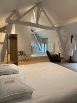 Decoración personalizada, muebles diferentes y escritorio