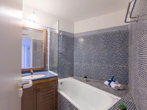 Bathroom - Le Hameau (K3 122) by Interhome (Agay Village Cap Esterel)