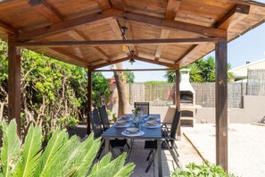 Outdoor dining - Villa Azzurra by All4sardinia  (Quartu Sant'Elena)