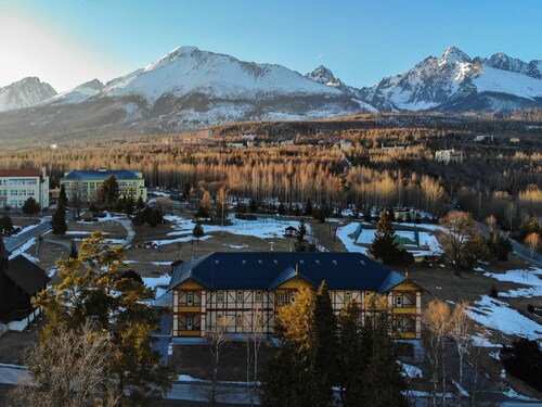 Romantic apartment in a historic villa with mountain views