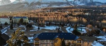 Romantic apartment in a historic villa with mountain views