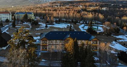 Romantic apartment in a historic villa with mountain views