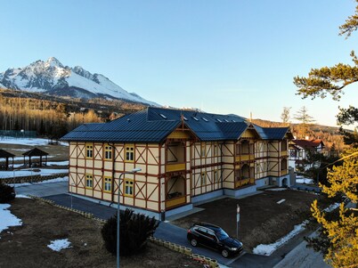 Romantic apartment in a historic villa with mountain views