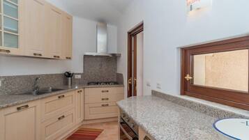 Frigorifero, microonde, forno, lavastoviglie