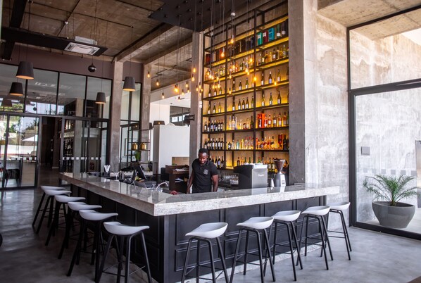 2 か所のバー / ラウンジ