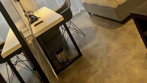 パノラミック ダブルルーム | 高級寝具、デスク、ノートパソコン用作業スペース、WiFi (無料)