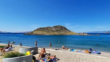 Una spiaggia nelle vicinanze