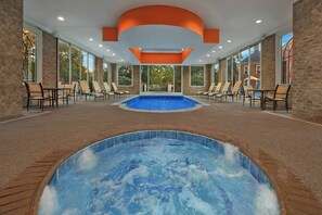 Piscina coperta, una piscina riscaldata