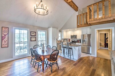 Bright ‘Green Gables’ Cabin: Hike, Swim & BBQ