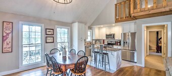 Bright ‘Green Gables’ Cabin: Hike, Swim & BBQ