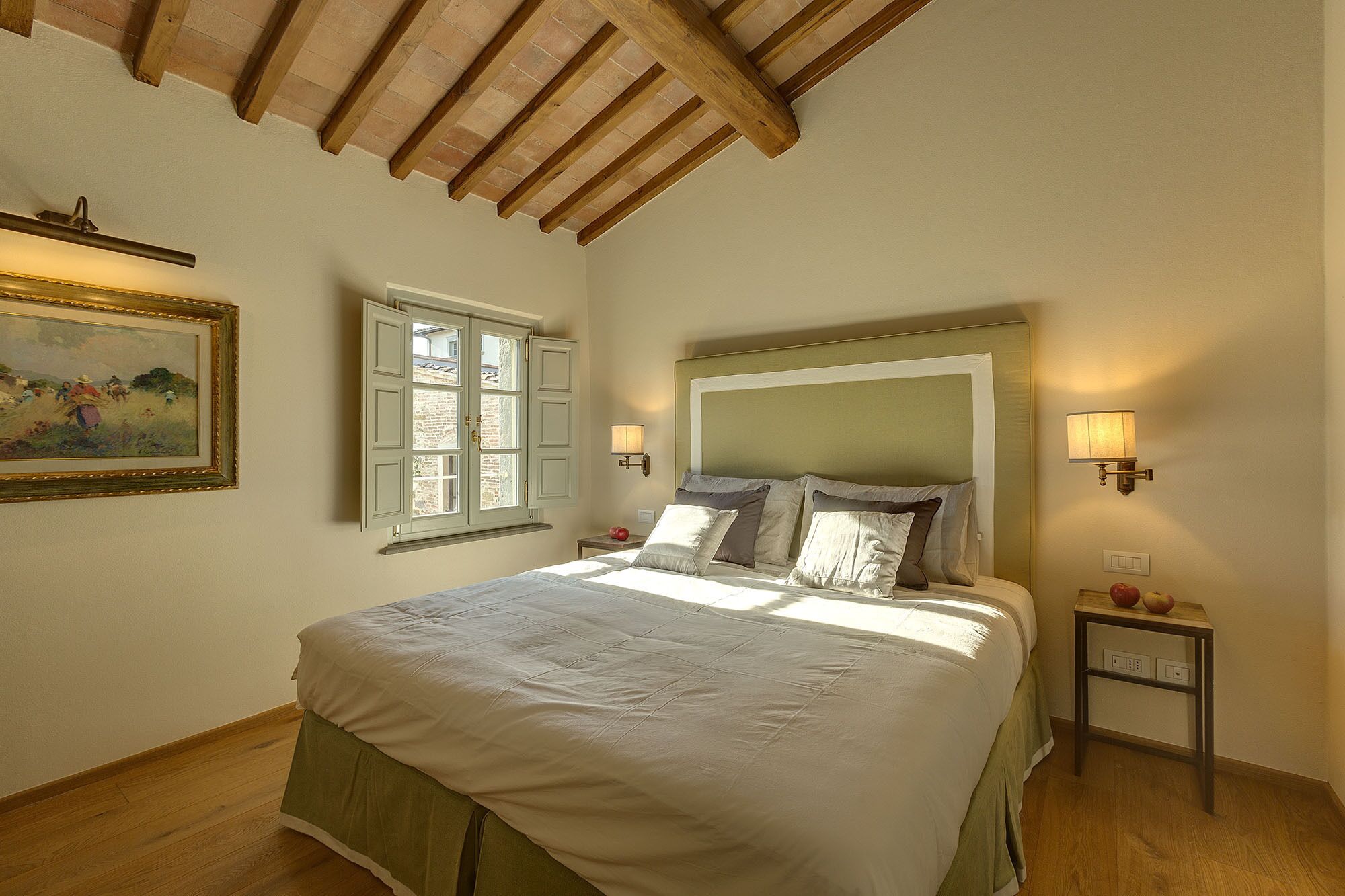 Dahlia Estate with Renaissance Heart