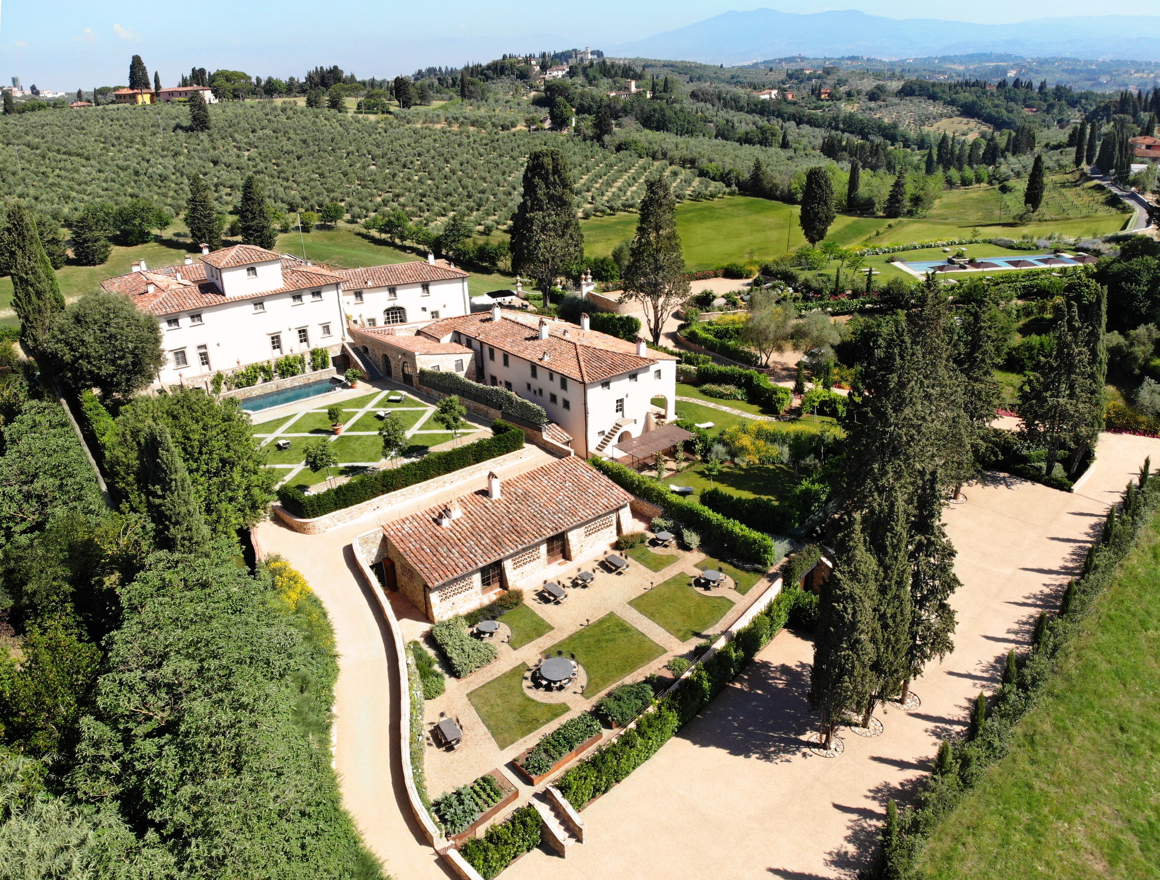 Dahlia Estate with Renaissance Heart