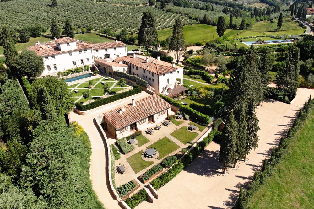 Dahlia Estate with Renaissance Heart