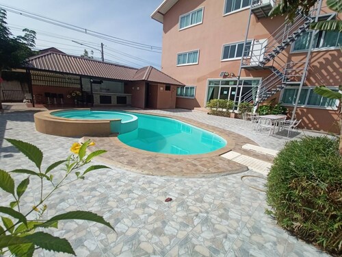 Family or Business Stayz with clean, big AC rooms