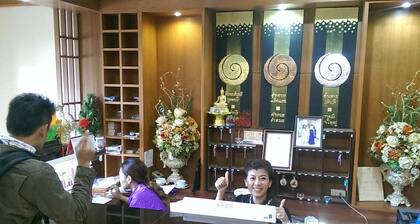 Family or Business Stayz with clean, big AC rooms