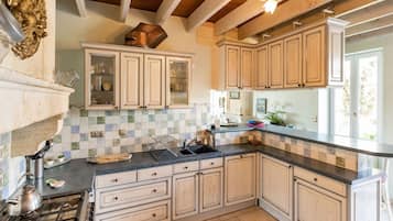 Fridge, stovetop, dishwasher, coffee/tea maker