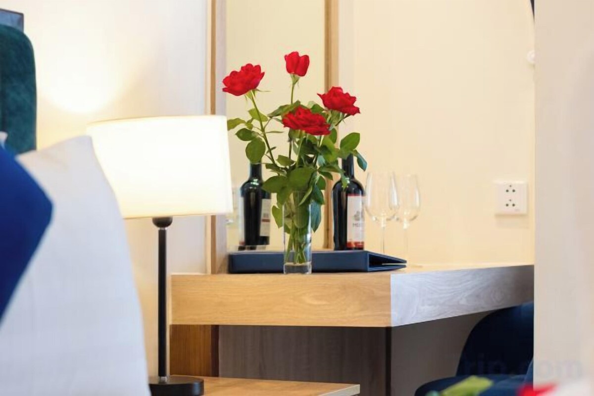 Minibar, in-room safe, blackout curtains