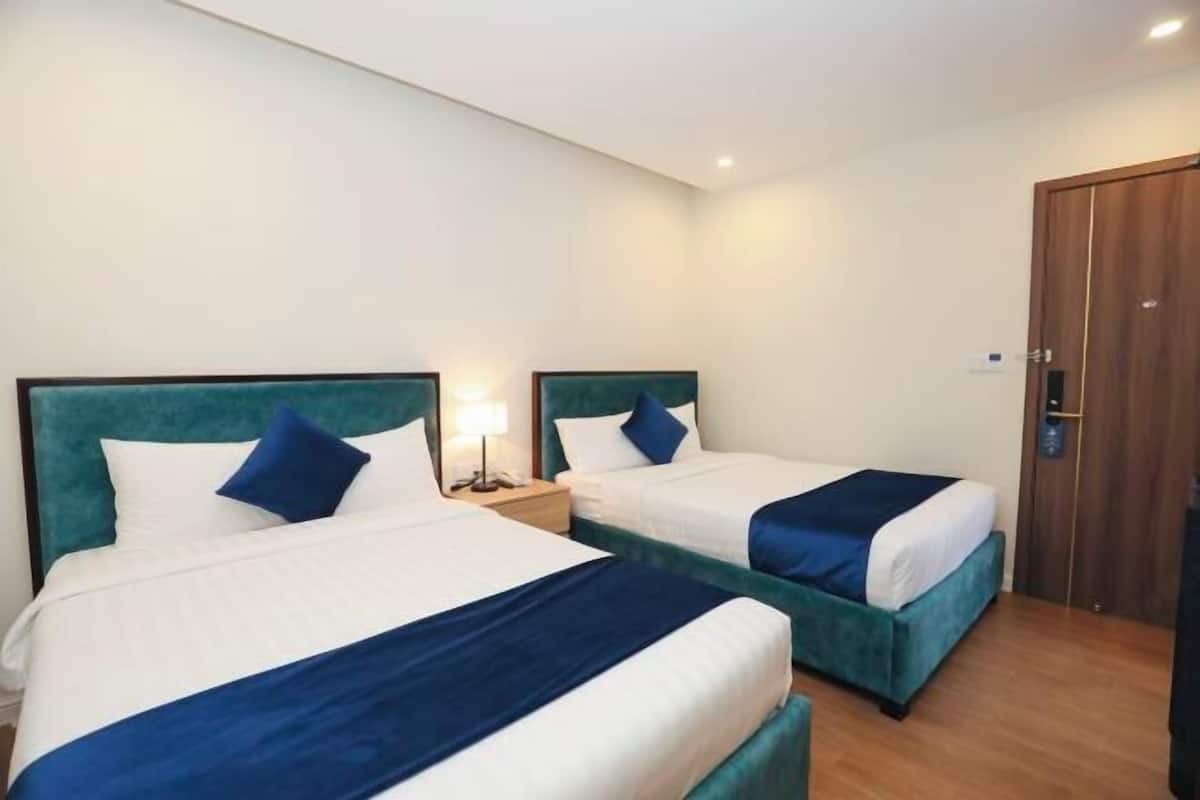 8 bedrooms, minibar, in-room safe, blackout curtains