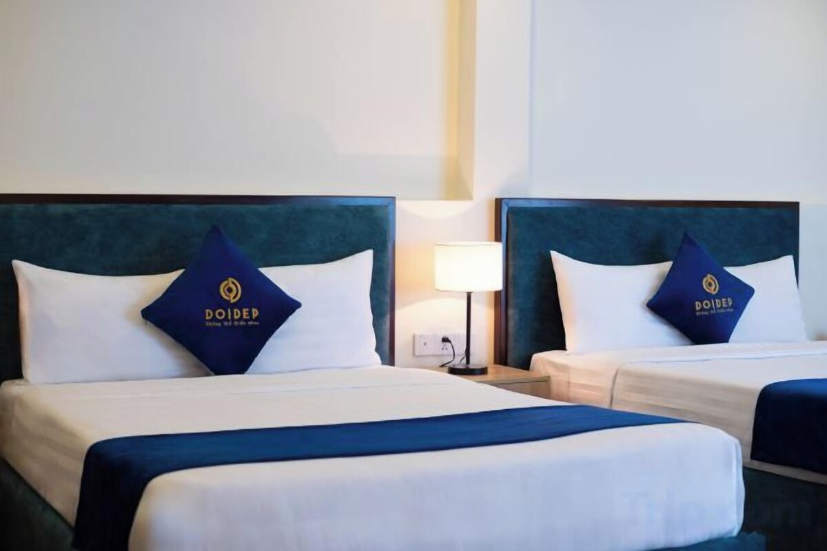 Minibar, in-room safe, blackout curtains