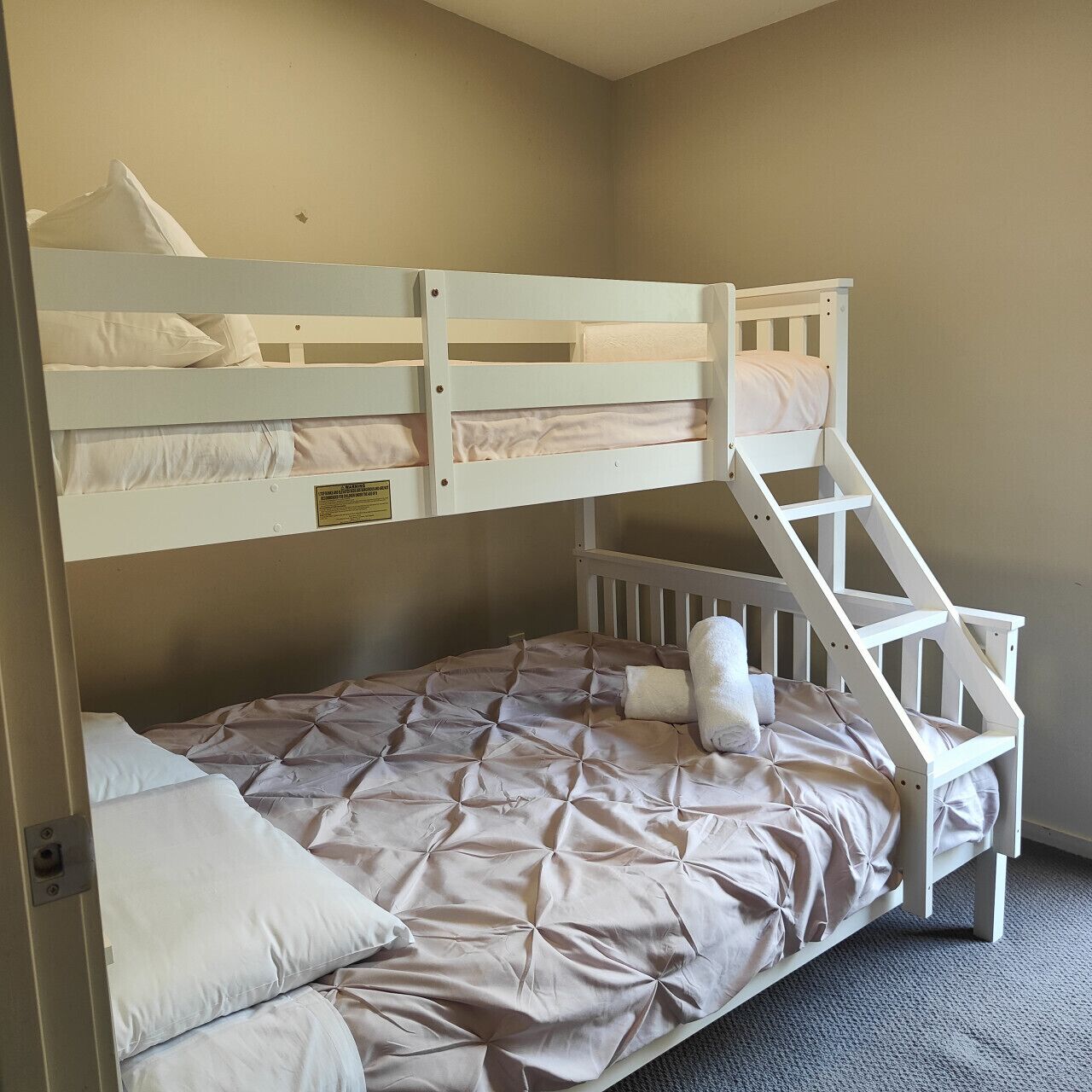 3 bedrooms, travel cot, WiFi, bed sheets