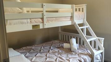 3 bedrooms, travel cot, WiFi, bed sheets