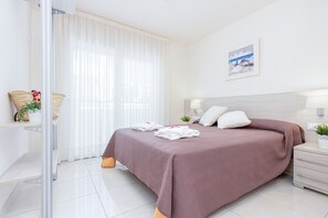 2 bedrooms, iron/ironing board, free WiFi - 2004-FRANCESC MACIA Apartment with wifi near the beach (Rosas / Roses)