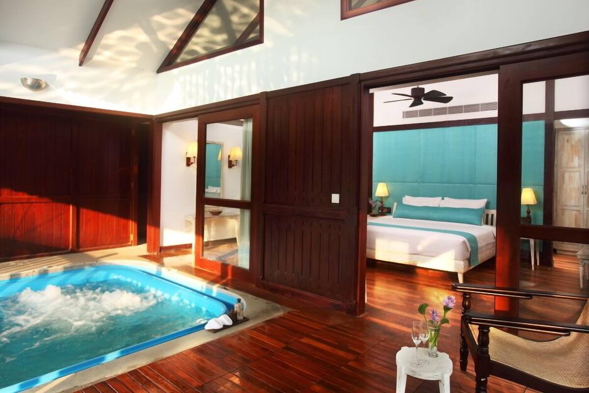 Luxury Double Room, 1 King Bed, Private Pool, Lake View | Premium bedding, down comforters, minibar, in-room safe