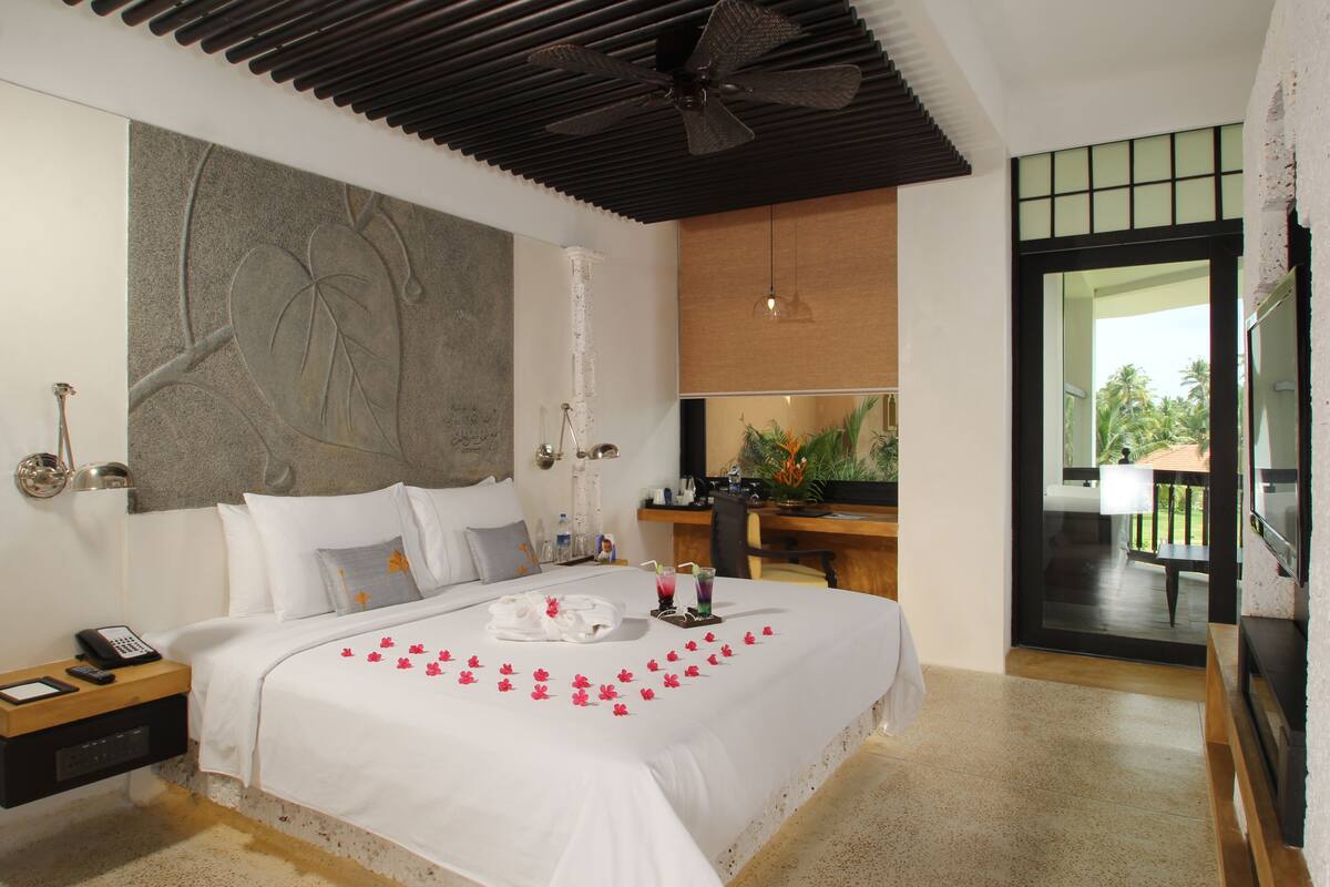 Premium Studio Suite, Balcony, Lake View | Premium bedding, down comforters, minibar, in-room safe