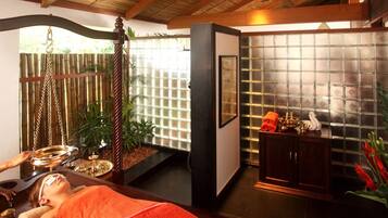 Couples treatment rooms, sauna, hot tub, steam room, body treatments