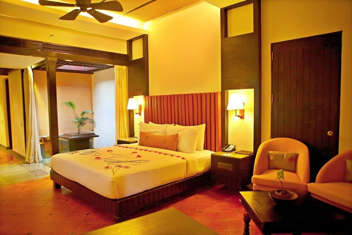 Executive Double Room, 1 King Bed, Balcony | Premium bedding, down comforters, minibar, in-room safe