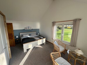 2 camere, culla da viaggio, lenzuola