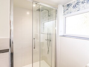 Cottage | Bathroom | Shower